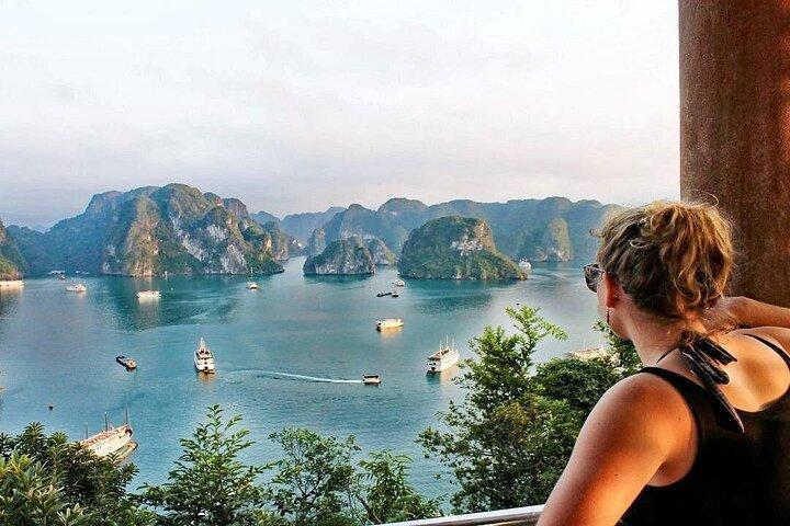 Hanoi to Ha Long Bay Luxury Cruise – Full-Day All Inclusive Tour