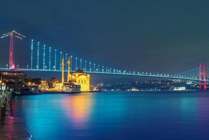 Bosphorus Night Lights: Guided Cruise With Tea and Cookies
