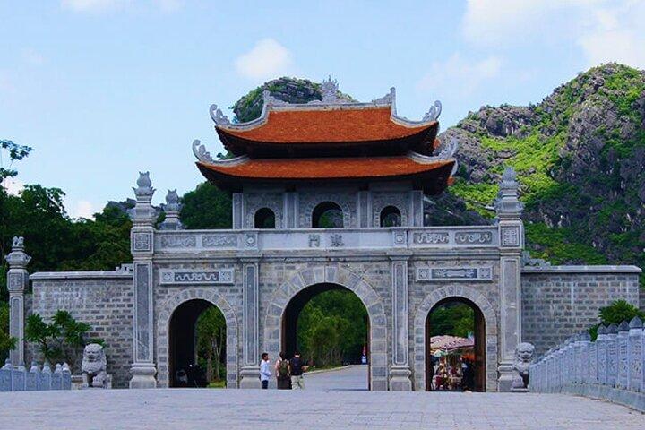 Vietnam’s Heritage Cave exploring in Hoa Lu, Tam Coc, and Mua