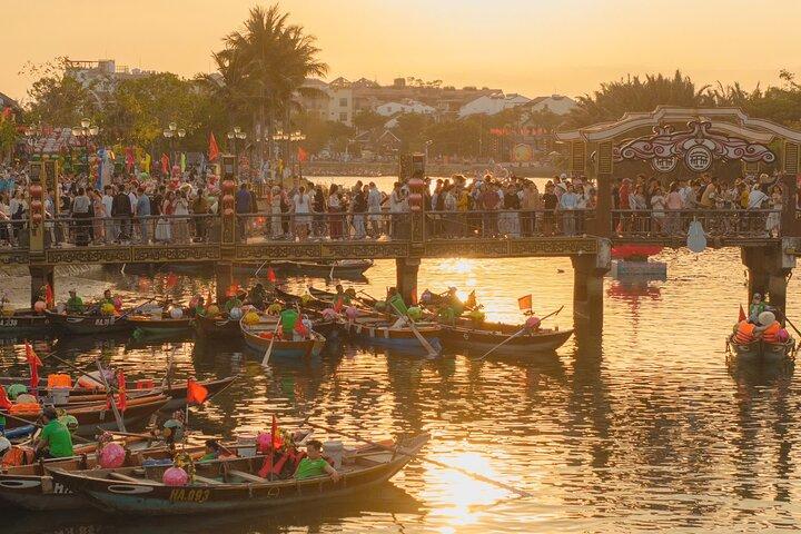 Hoi An Lantern Making Class with Lantern Boat Trip