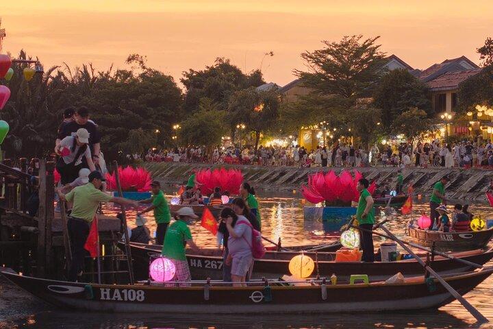 Hoi An Lantern Making Class with Lantern Boat Trip