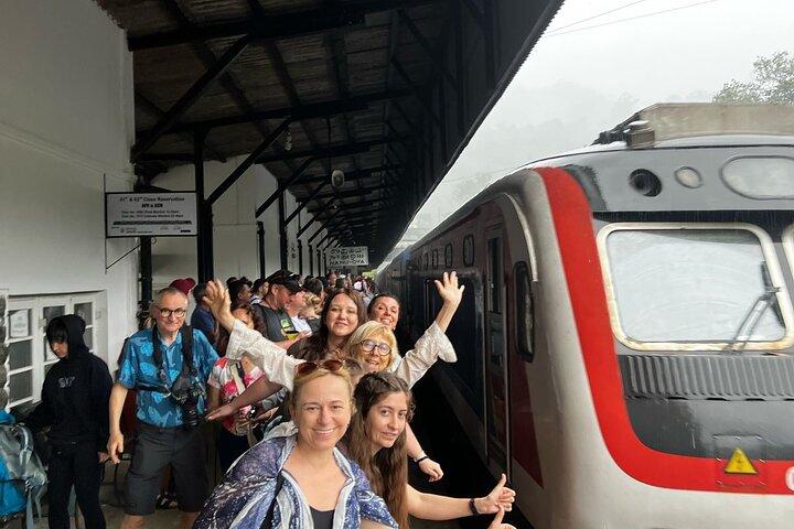 Kandy to Ella Scenic Road Trip and Train Ride Tour