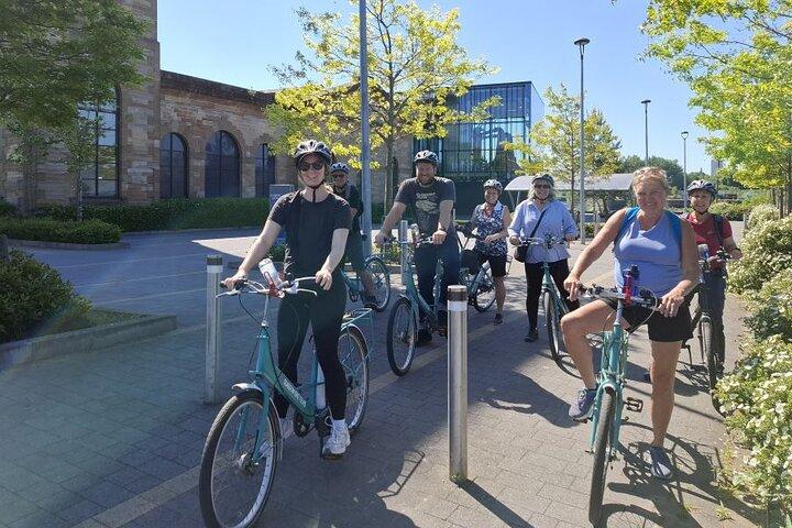 Glasgow Highlights Bike Tour: Historic City & West End