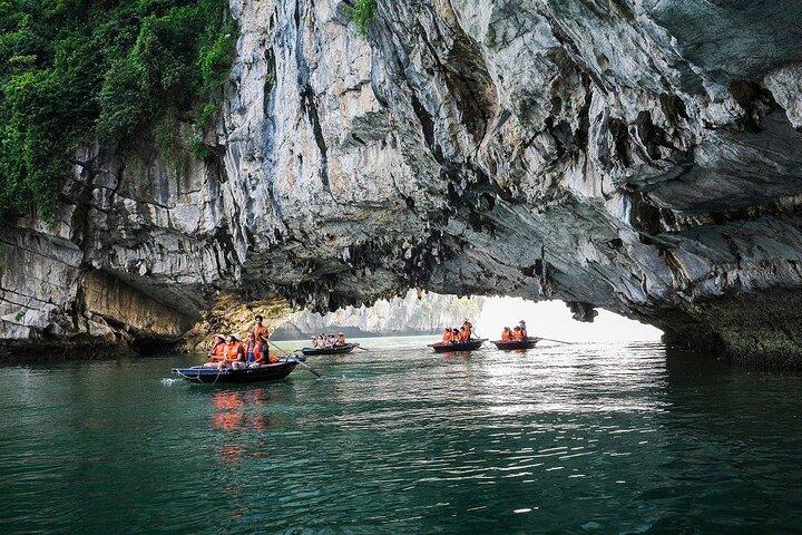 Ha Long Deluxe Day Cruise with Set Menu Lunch, Kayaking & Party