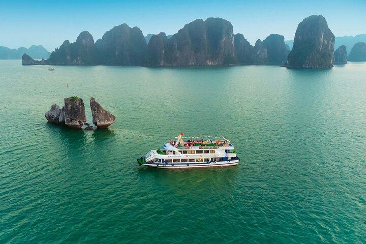Ha Long Bay Day Cruise from Hanoi-Buffet, Kayak and Sunset Party