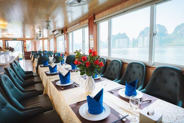 Ha Long Bay Day Cruise from Hanoi-Buffet, Kayak and Sunset Party