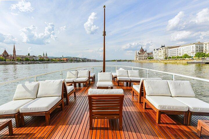 Budapest River Cruise with 1 Free Tokaj Frizzante and Audio Guide