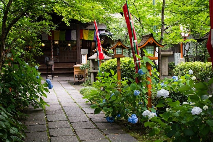 Fushimi Kyoto Walking Tour with Sake Tasting and Canal Boat Ride