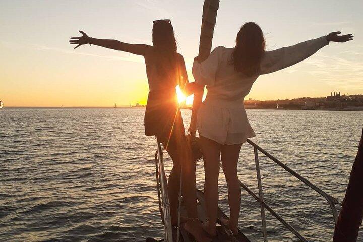 Tagus River - Private Tour on Vintage Sailboat