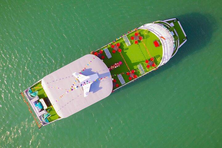 From Hanoi: Luxury Ha Long Bay Day Cruise on Sky Cruise