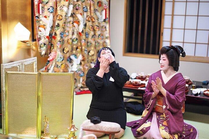 Gion Tour & Maiko or Geisha Dinner with Licensed Guide
