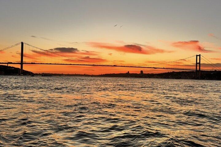 Istanbul's Golden Hour: Bosphorus Sunset Cruise By Boat