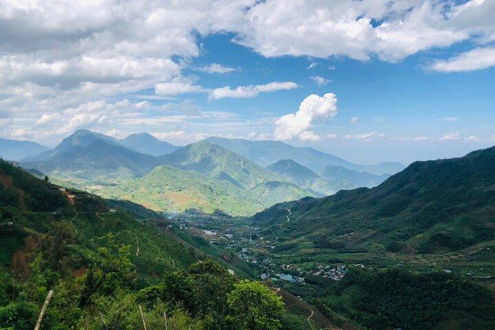 Sapa Motorbike Tour: Cat Cat Village, O Quy Ho Pass, Waterfall