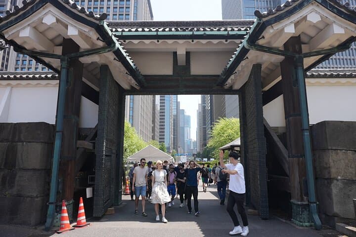 Tokyo: Imperial Palace and Shogun Historical Walking Tour