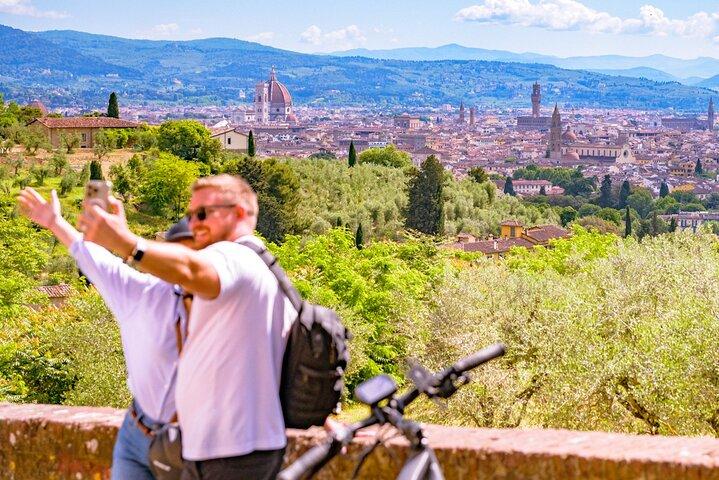 Tuscan Hills E-Bike Tour with Farm Experience and Lunch