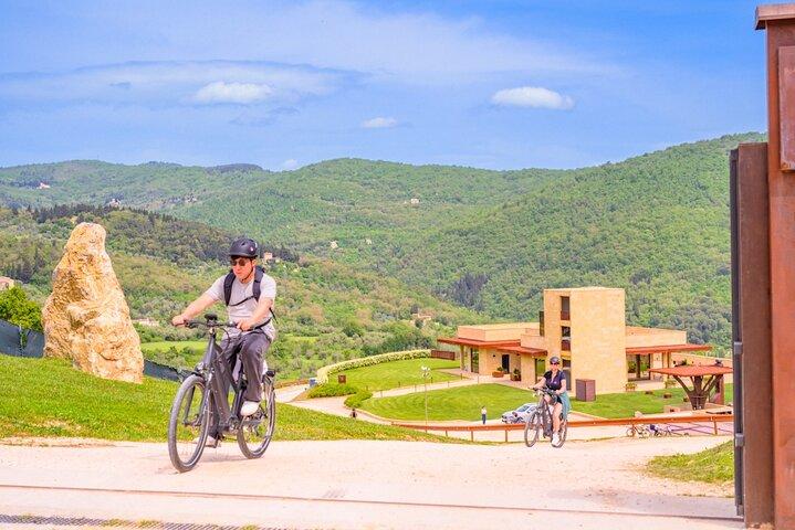 Florence: E-Bike Tour to a Tuscan Village with Olive Oil or Pool