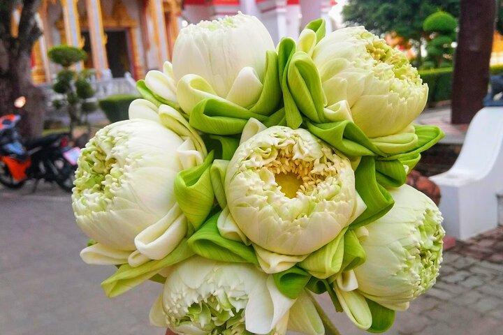Private Morning Сeremony in Wat Chalong (Chaithararam Temple)
