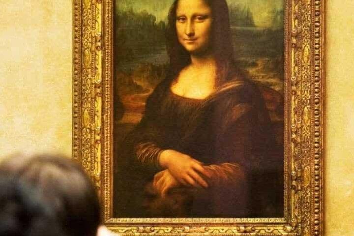 Paris: Louvre Walking Tour with Museum Entry
