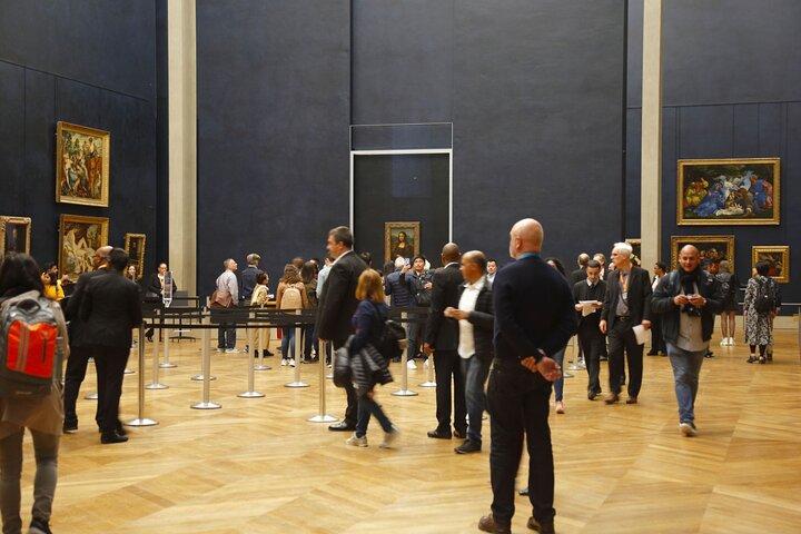 Paris: Louvre Walking Tour with Museum Entry