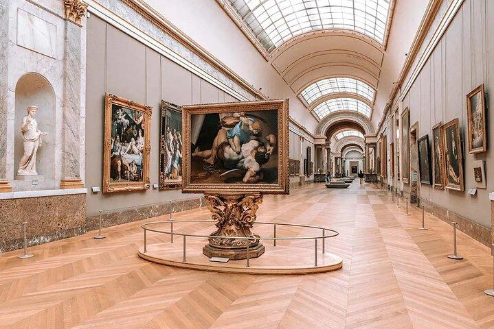 Paris: Louvre Walking Tour with Museum Entry