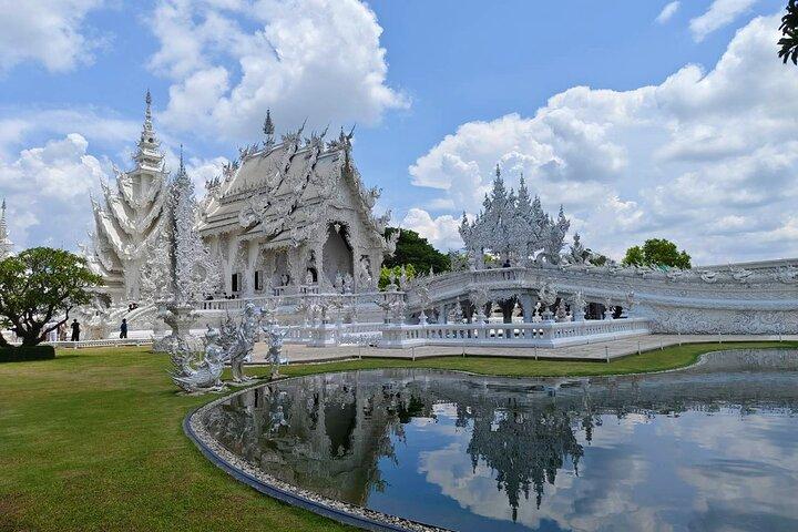 Chiang Rai Day Tour from Chiang Mai : Red, White and Blue Temples