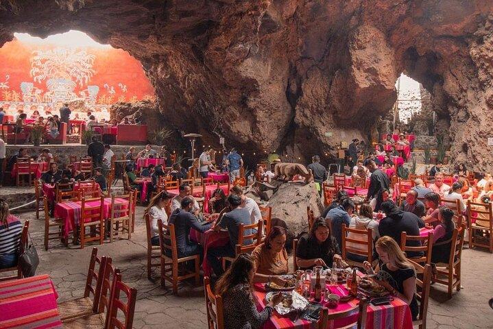 Private Tour Teotihuacan Pyramids + Breakfast in Cave in CDMX
