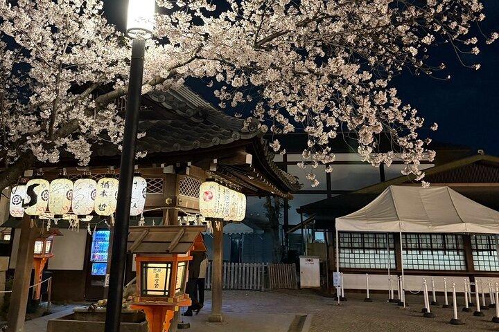 Gion Area Night Walking Private Tour ~Custom-made Tour~
