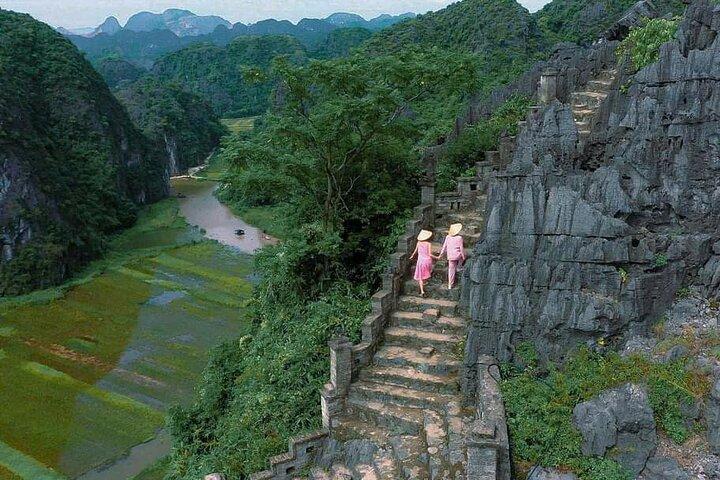 Ninh Binh Day Tour from Hanoi with Tam Coc Boat Trip & Mua Cave