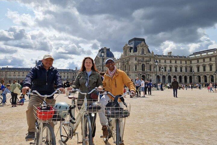 Explore Paris with A Comfortable Bike Tour Ride
