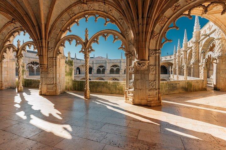 Private Transfer from Madrid to Lisbon with 2 hours for sightseeing