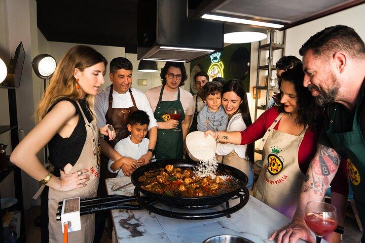 Madrid: Paella & Sangria Classes- Seafood, Chicken & Vegan option