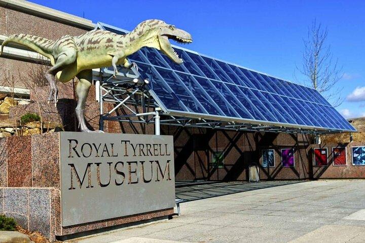 Badlands Tour: Drumheller with Museum, Hoodoos & Dinosaurs