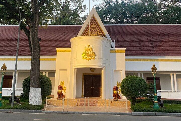 Siem Reap Guided Tour & Hero RATs at APOPO Visitor Center