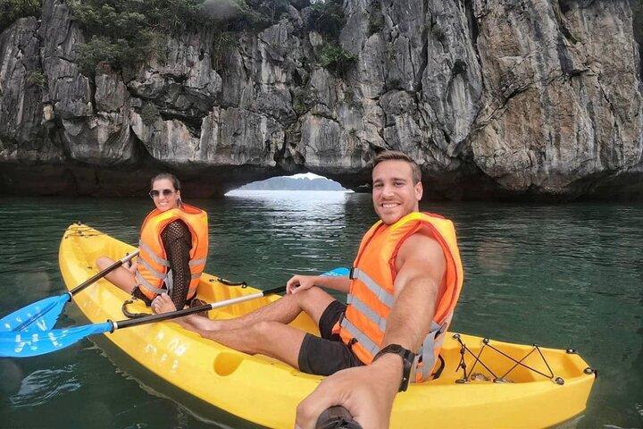 Dora Cruise: 2D1N Luxury Halong & Lan Ha Bay Tour from Hanoi