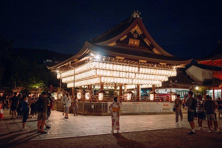 Gion Nocturno: Secretos y Leyendas de las Geishas