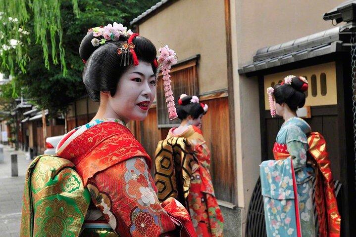Gion Nocturno: Secretos y Leyendas de las Geishas