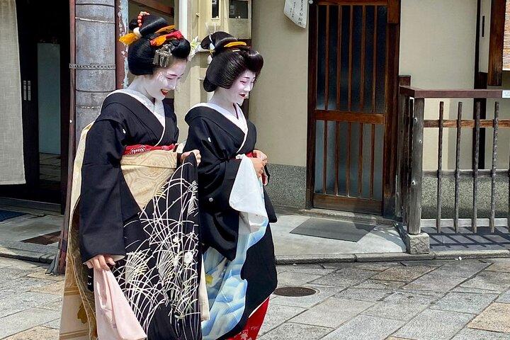 Gion Nocturno: Secretos y Leyendas de las Geishas