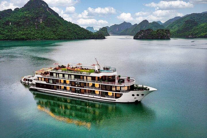 3-Day Explore Lan Ha Bay & Viet Hai Village with 5-star Cruise