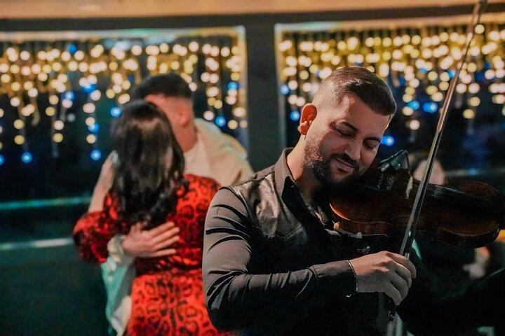 İstanbul Bosphorus Dinner Cruise with Traditional Turkish Show