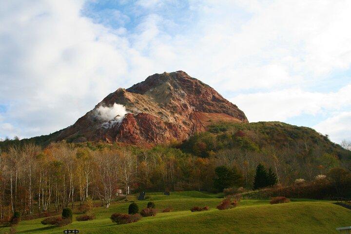 Mount Usu and Lake Toya Day Tour from Sapporo