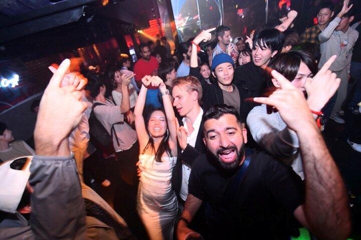 Osaka Dotonbori: CHEVAL Nightclub Ticket & Drinks (Foreign Only)