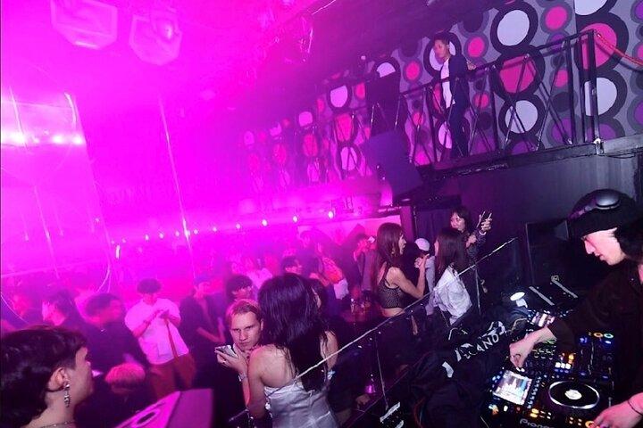 Osaka Dotonbori: CHEVAL Nightclub Ticket & Drinks (Foreign Only)