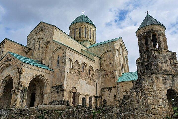 Bagrati, Gelati, and Motsameta Guided Tour from Kutaisi