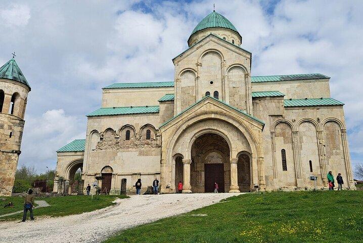 Bagrati, Gelati, and Motsameta Guided Tour from Kutaisi