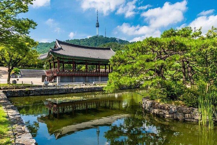 Gyeongbokgung Palace, Bukchon Village and GwangJang Tour in Seoul