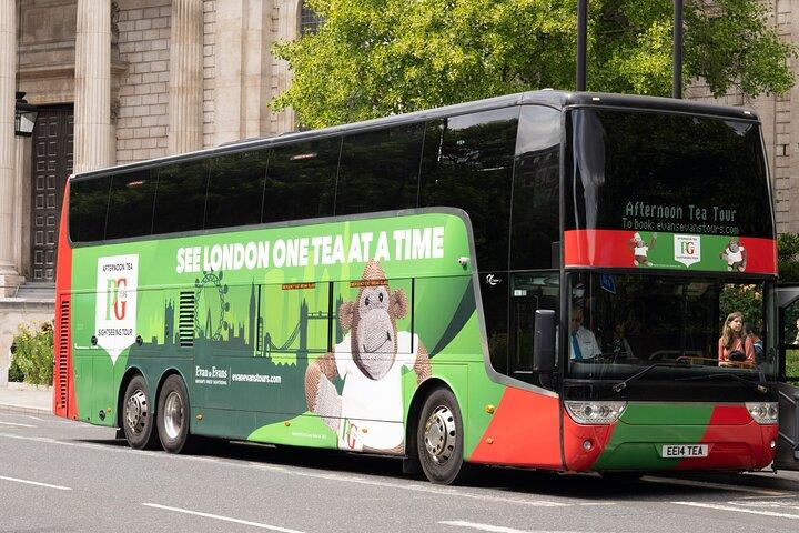 Buckingham Palace & Afternoon Tea Sightseeing Tour with PG Tips