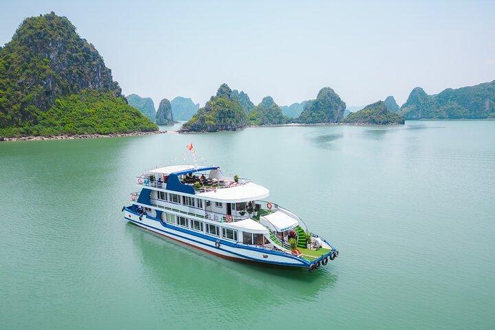Ha Long Deluxe Day Cruise with Set Menu Lunch, Kayaking & Party