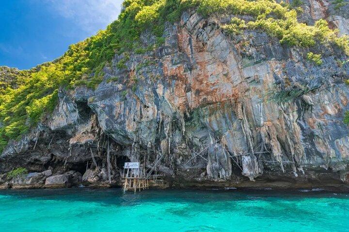 Phi Phi Islands & James Bond Island by Sawanu Speedboat