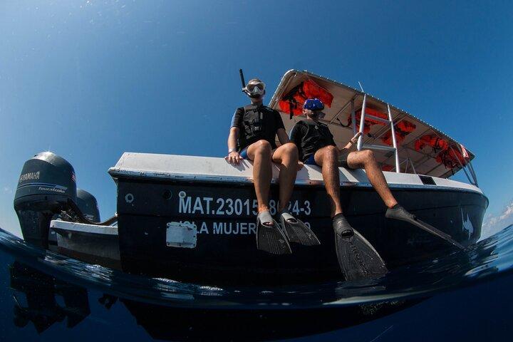 Cancun : Whale Sharks snorkeling trip & Mujeres island, pick up