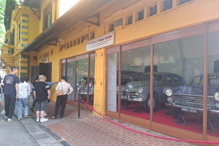 Hanoi Half-Day Tour: Ho Chi Minh Mausoleum & Temple of Literature